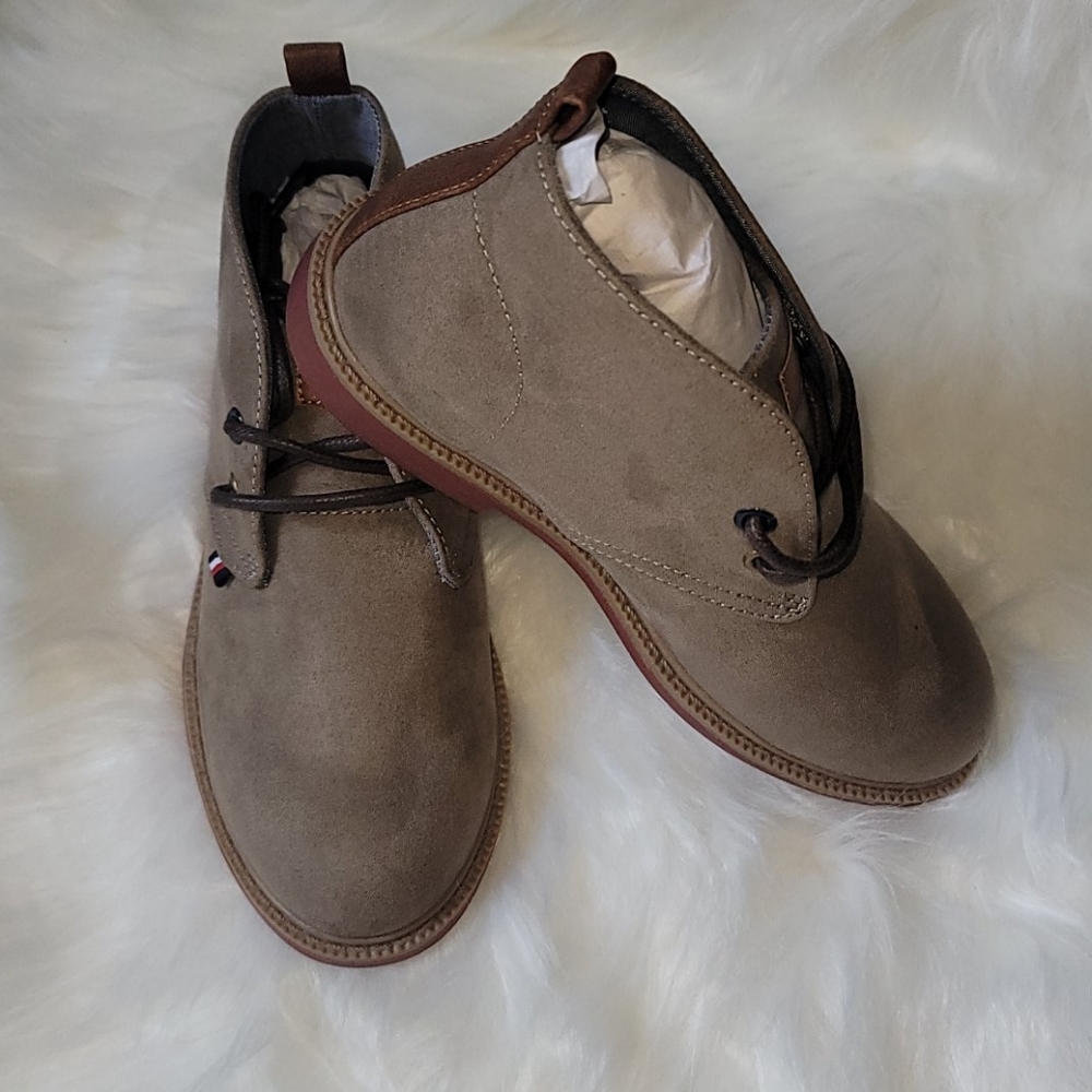 Kids faux suede Tommy Hilfiger chukka size 11